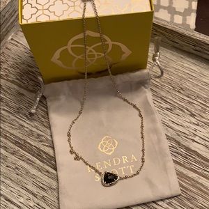 😍⬇️Kendra Scott Pendant Necklace In Black Granite